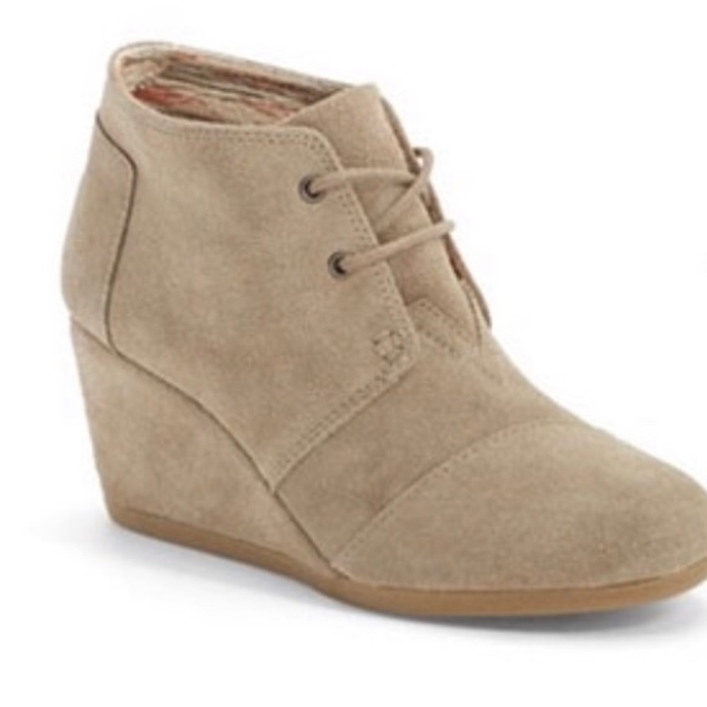 TOMS size 7.5 desert wedge taupe suede booties